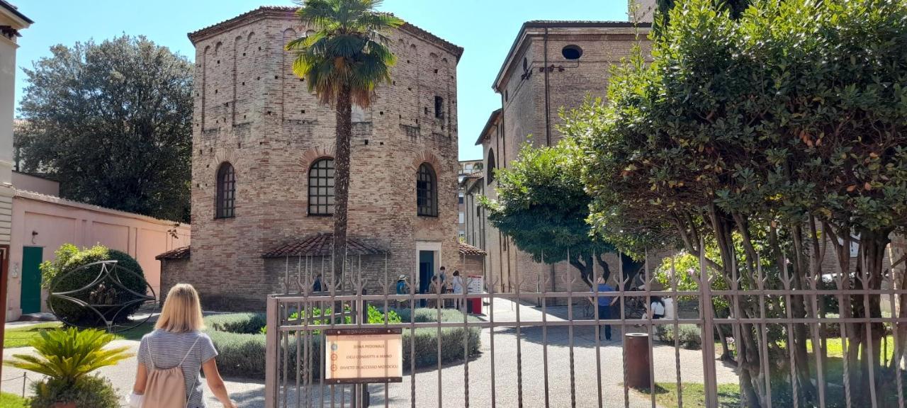 Corte Cavour. Una Mansarda Nel Cuore Della Citta Ravenna Exterior photo