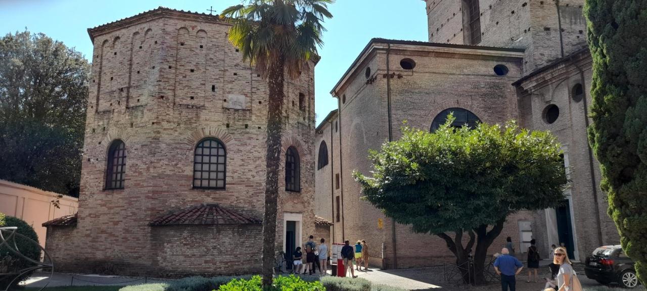 Corte Cavour. Una Mansarda Nel Cuore Della Citta Ravenna Exterior photo
