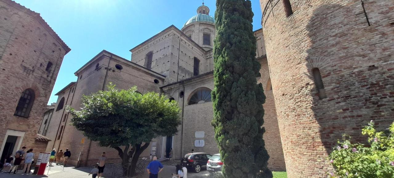 Corte Cavour. Una Mansarda Nel Cuore Della Citta Ravenna Exterior photo