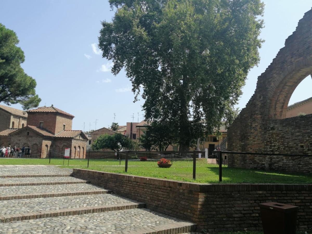 Corte Cavour. Una Mansarda Nel Cuore Della Citta Ravenna Exterior photo
